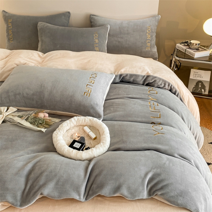 91家纺网 家纺一手货源 找家纺 义博 2025新款牛奶绒刺绣四件套-浪漫系列 浪漫-云灰