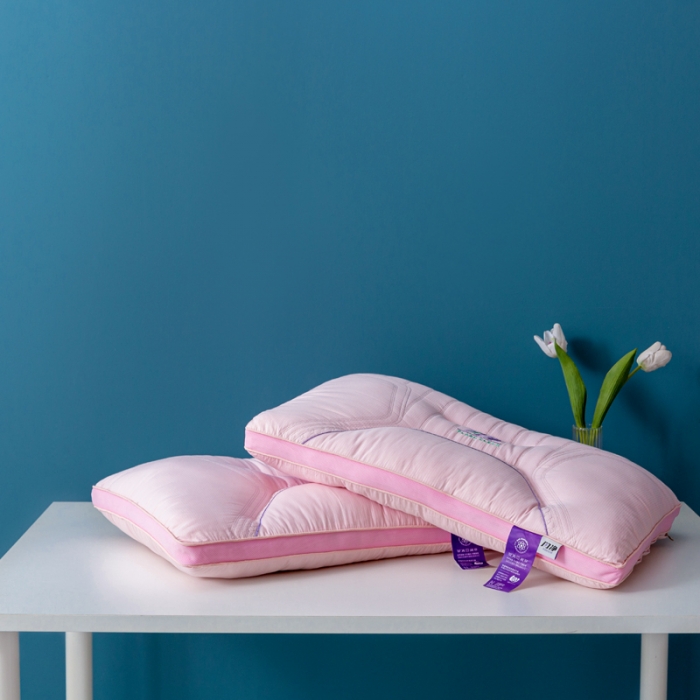 91家纺网 家纺一手货源 找家纺 拾光枕芯 2023新款闪净定型枕枕头枕芯 48*74cm/只 粉