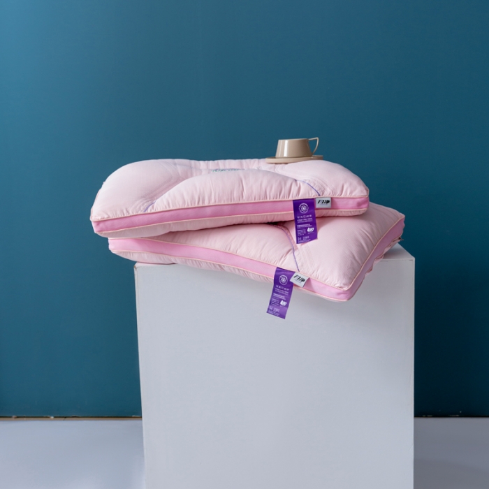 91家纺网 家纺一手货源 找家纺 拾光枕芯 2023新款闪净定型枕枕头枕芯 48*74cm/只 粉