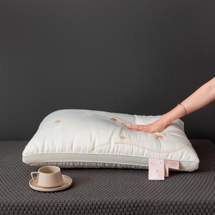 91家纺网 家纺一手货源 找家纺 （总）拾光枕芯 2023新款提花蝴蝶珍珠枕枕头枕芯