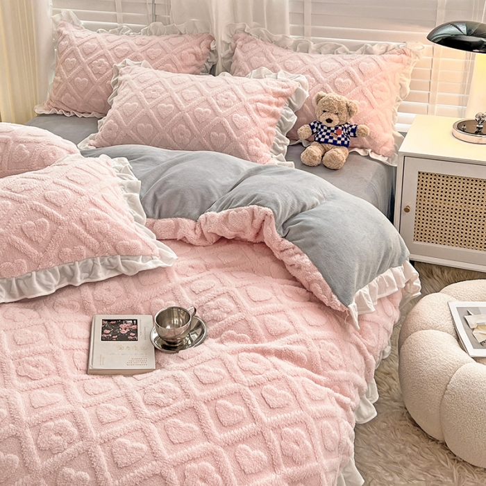 91家纺网 家纺一手货源 找家纺 澳梵 2023新款温柔梦境花梦塔芙绒韩版四件套 格子铺-粉灰