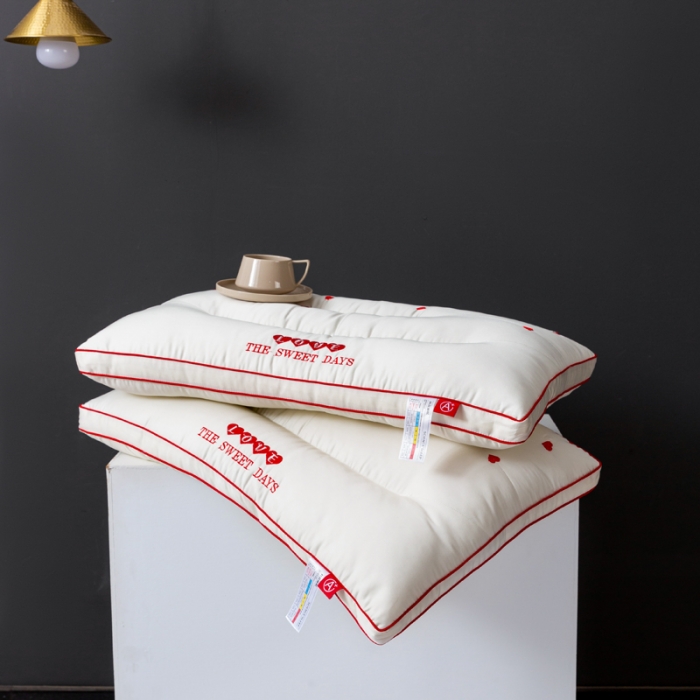 91家纺网 家纺一手货源 找家纺 （总）拾光枕芯 2023新款天丝红色爱心枕枕头枕芯