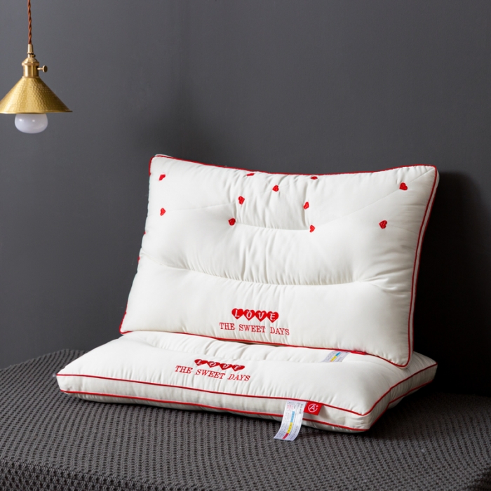91家纺网 家纺一手货源 找家纺 （总）拾光枕芯 2023新款天丝红色爱心枕枕头枕芯