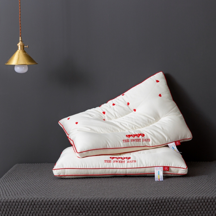 91家纺网 家纺一手货源 找家纺 （总）拾光枕芯 2023新款天丝红色爱心枕枕头枕芯