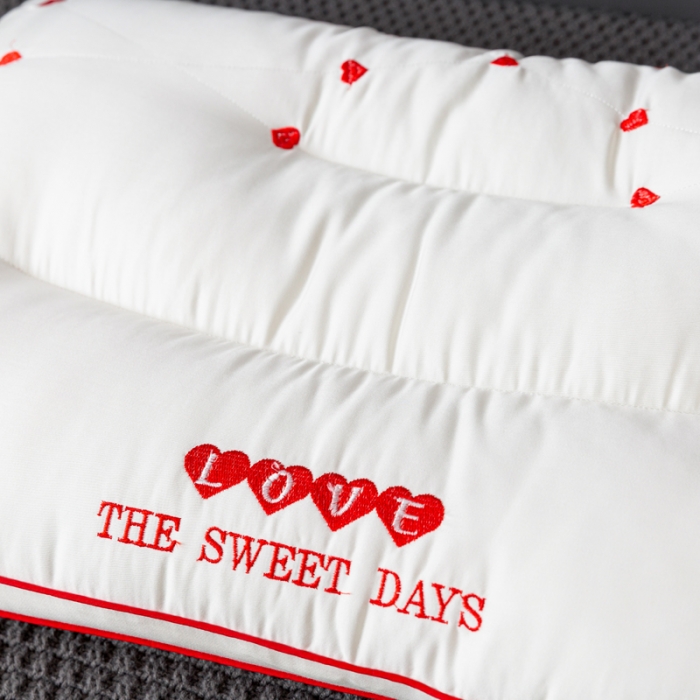 91家纺网 家纺一手货源 找家纺 （总）拾光枕芯 2023新款天丝红色爱心枕枕头枕芯