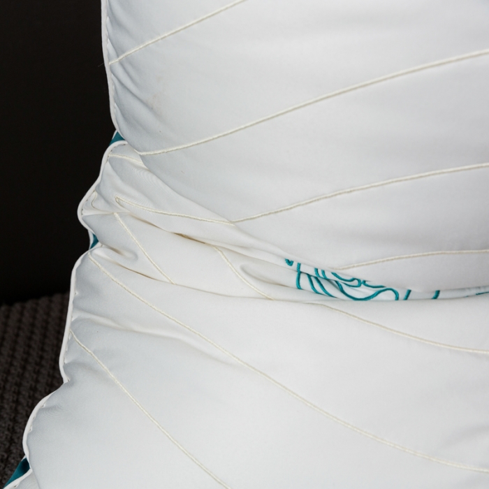 91家纺网 家纺一手货源 找家纺 （总）拾光枕芯 2023新款网红热款水滴山茶枕枕头枕芯