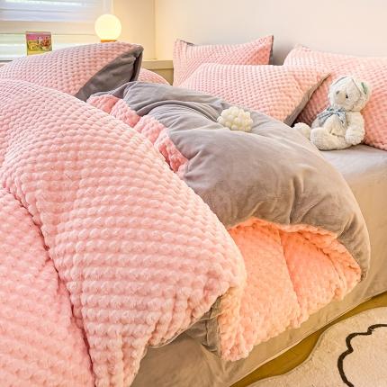 91家纺网 家纺一手货源 找家纺 澳梵家居 2023新款印花豆豆绒牛奶绒四件套 豆豆-粉