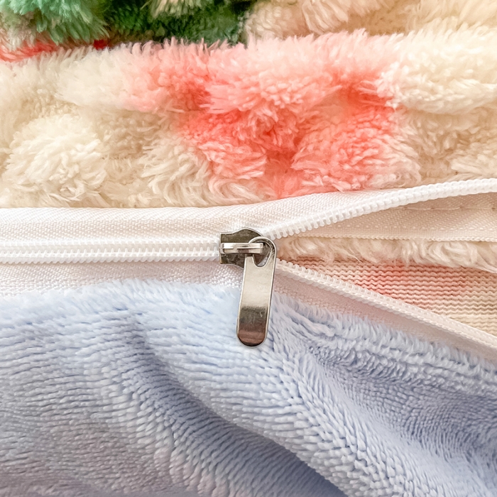 91家纺网 家纺一手货源 找家纺 澳梵家居 2023新款印花豆豆绒牛奶绒四件套 爱心草莓兔