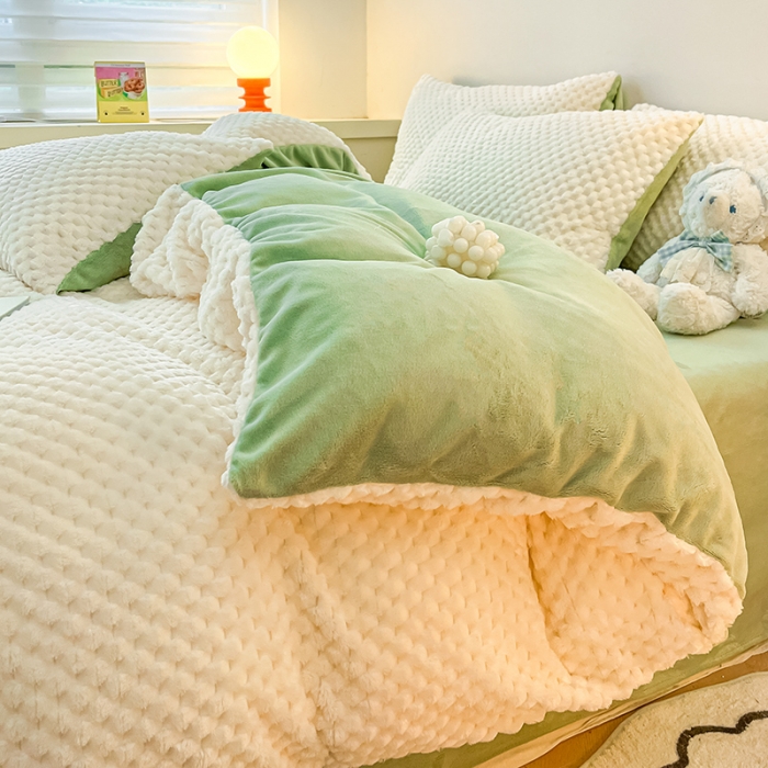 91家纺网 家纺一手货源 找家纺 澳梵家居 2023新款印花豆豆绒牛奶绒四件套 豆豆-白绿