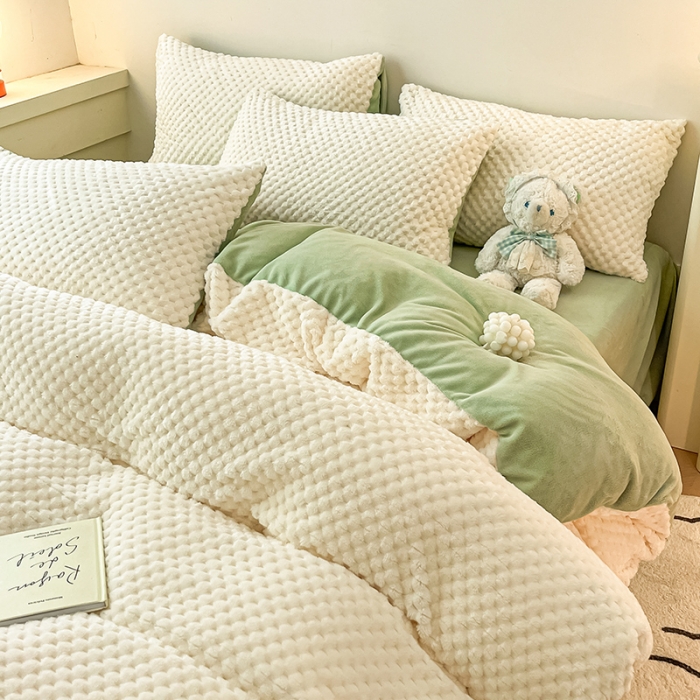 91家纺网 家纺一手货源 找家纺 澳梵家居 2023新款印花豆豆绒牛奶绒四件套 豆豆-白绿