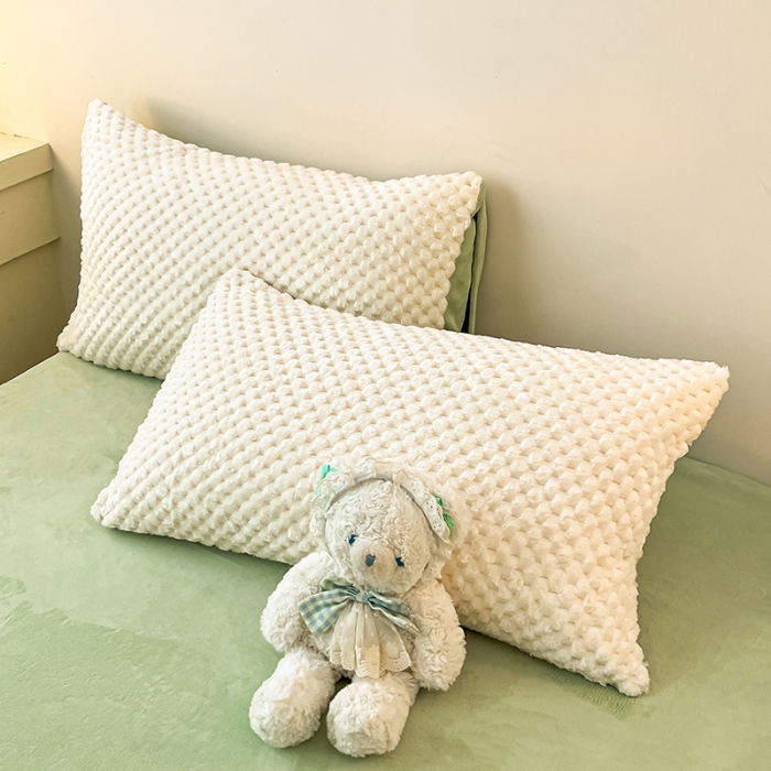 91家纺网 家纺一手货源 找家纺 澳梵家居 2023新款印花豆豆绒牛奶绒四件套 豆豆-白绿