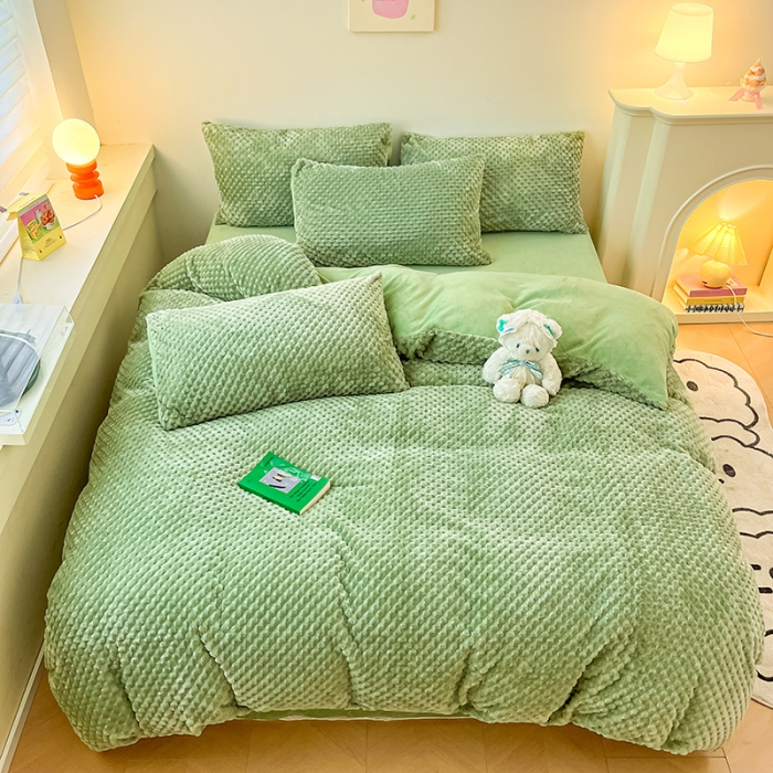 91家纺网 家纺一手货源 找家纺 澳梵家居 2023新款印花豆豆绒牛奶绒四件套 豆豆草绿