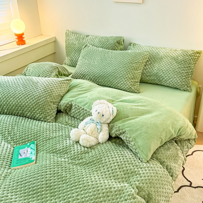 91家纺网 家纺一手货源 找家纺 澳梵家居 2023新款印花豆豆绒牛奶绒四件套 豆豆草绿