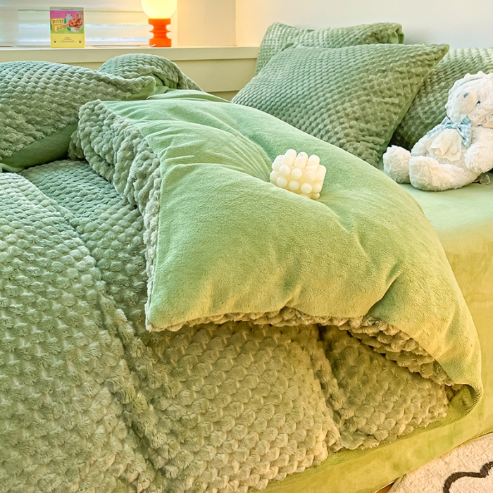 91家纺网 家纺一手货源 找家纺 澳梵家居 2023新款印花豆豆绒牛奶绒四件套 豆豆草绿