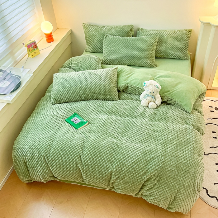 91家纺网 家纺一手货源 找家纺 澳梵家居 2023新款印花豆豆绒牛奶绒四件套 豆豆草绿