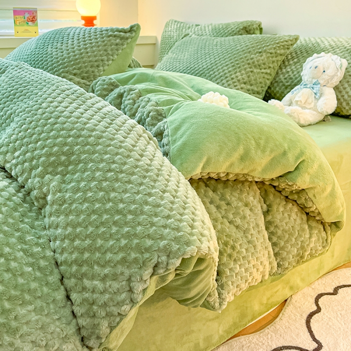 91家纺网 家纺一手货源 找家纺 澳梵家居 2023新款印花豆豆绒牛奶绒四件套 豆豆草绿