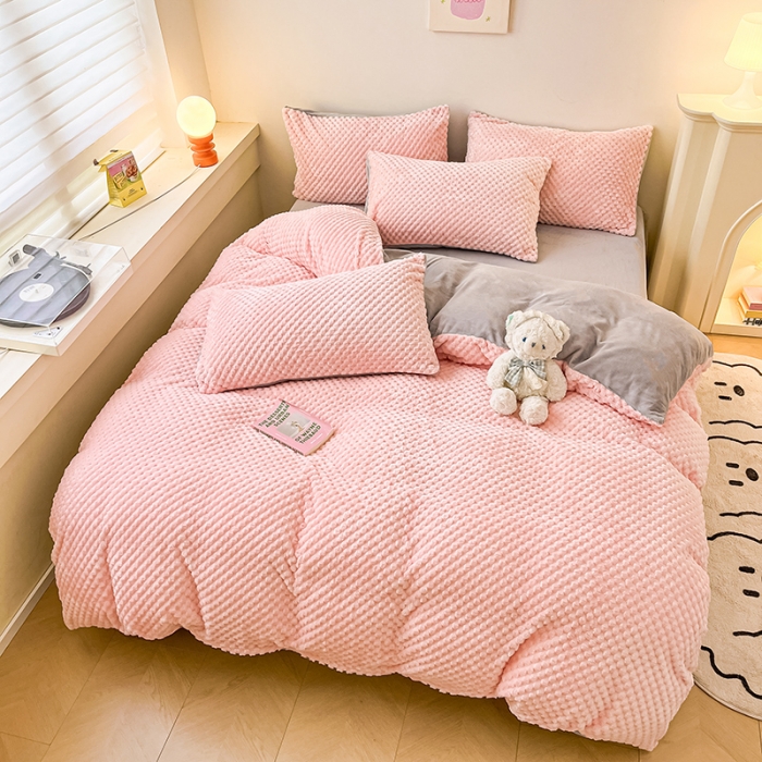 91家纺网 家纺一手货源 找家纺 澳梵家居 2023新款印花豆豆绒牛奶绒四件套 豆豆-粉