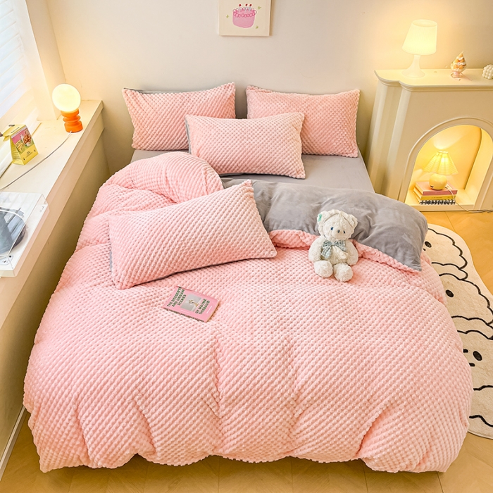 91家纺网 家纺一手货源 找家纺 澳梵家居 2023新款印花豆豆绒牛奶绒四件套 豆豆-粉