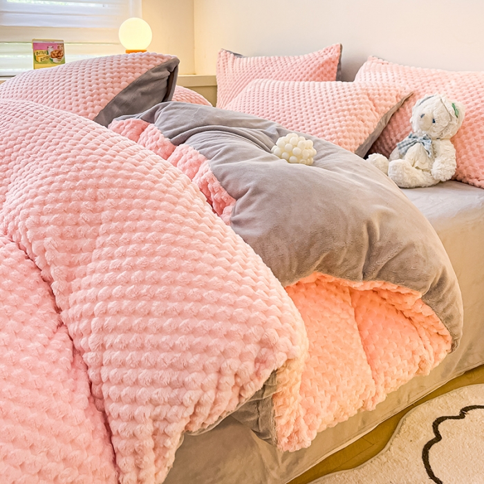 91家纺网 家纺一手货源 找家纺 澳梵家居 2023新款印花豆豆绒牛奶绒四件套 豆豆-粉