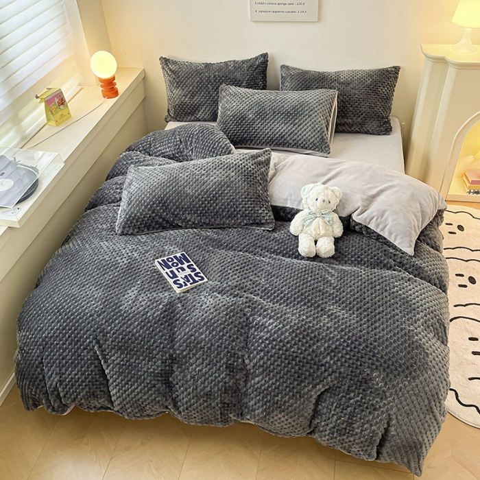 91家纺网 家纺一手货源 找家纺 澳梵家居 2023新款印花豆豆绒牛奶绒四件套 豆豆-灰色