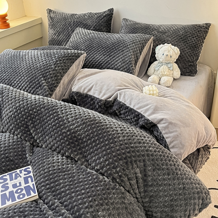 91家纺网 家纺一手货源 找家纺 澳梵家居 2023新款印花豆豆绒牛奶绒四件套 豆豆-灰色