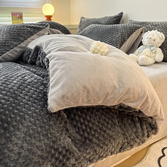 91家纺网 家纺一手货源 找家纺 澳梵家居 2023新款印花豆豆绒牛奶绒四件套 豆豆-灰色