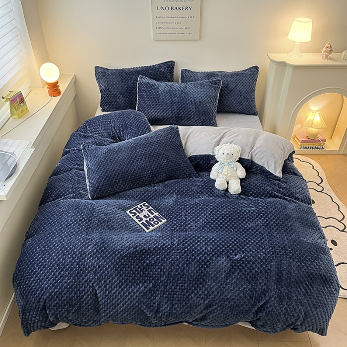 91家纺网 家纺一手货源 找家纺 澳梵家居 2023新款印花豆豆绒牛奶绒四件套 豆豆蓝色