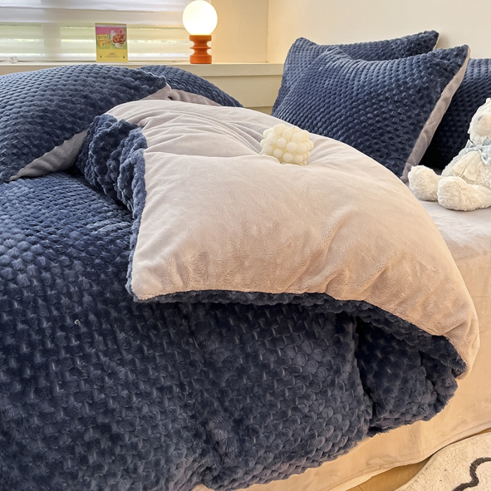 91家纺网 家纺一手货源 找家纺 澳梵家居 2023新款印花豆豆绒牛奶绒四件套 豆豆蓝色