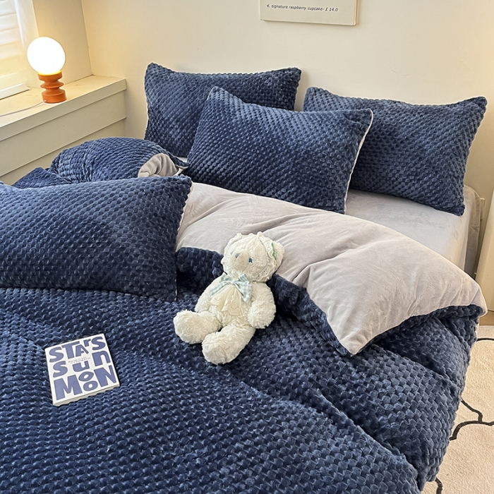 91家纺网 家纺一手货源 找家纺 澳梵家居 2023新款印花豆豆绒牛奶绒四件套 豆豆蓝色