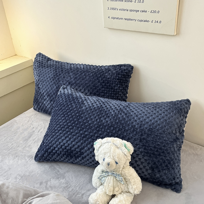 91家纺网 家纺一手货源 找家纺 澳梵家居 2023新款印花豆豆绒牛奶绒四件套 豆豆蓝色