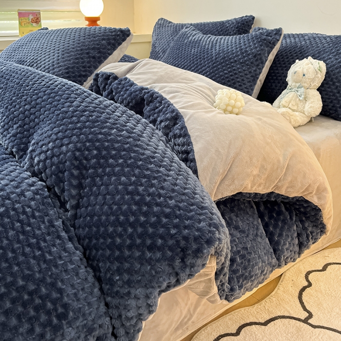 91家纺网 家纺一手货源 找家纺 澳梵家居 2023新款印花豆豆绒牛奶绒四件套 豆豆蓝色