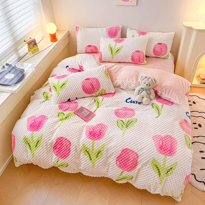 91家纺网 家纺一手货源 找家纺 澳梵家居 2023新款印花豆豆绒牛奶绒四件套 粉色郁金香