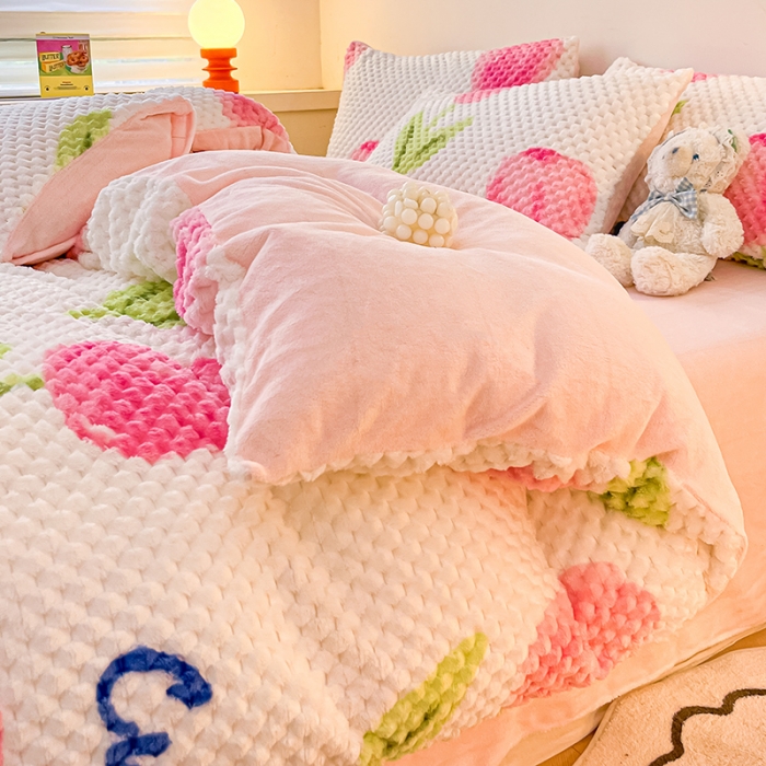 91家纺网 家纺一手货源 找家纺 澳梵家居 2023新款印花豆豆绒牛奶绒四件套 粉色郁金香