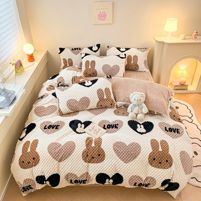 91家纺网 家纺一手货源 找家纺 澳梵家居 2023新款印花豆豆绒牛奶绒四件套 咖啡兔