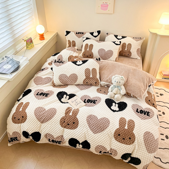 91家纺网 家纺一手货源 找家纺 澳梵家居 2023新款印花豆豆绒牛奶绒四件套 咖啡兔