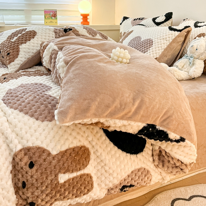 91家纺网 家纺一手货源 找家纺 澳梵家居 2023新款印花豆豆绒牛奶绒四件套 咖啡兔