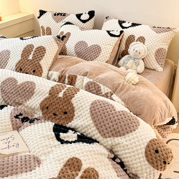 91家纺网 家纺一手货源 找家纺 澳梵家居 2023新款印花豆豆绒牛奶绒四件套 咖啡兔