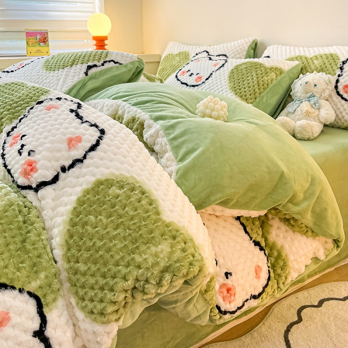 91家纺网 家纺一手货源 找家纺 澳梵家居 2023新款印花豆豆绒牛奶绒四件套 幸运小熊