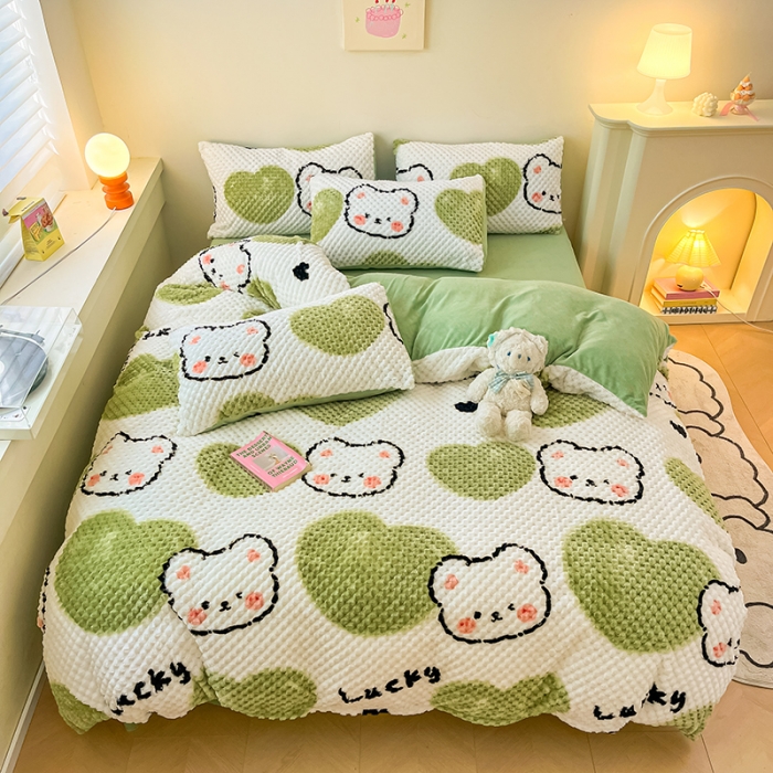 91家纺网 家纺一手货源 找家纺 澳梵家居 2023新款印花豆豆绒牛奶绒四件套 幸运小熊