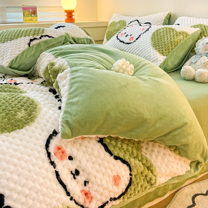 91家纺网 家纺一手货源 找家纺 澳梵家居 2023新款印花豆豆绒牛奶绒四件套 幸运小熊