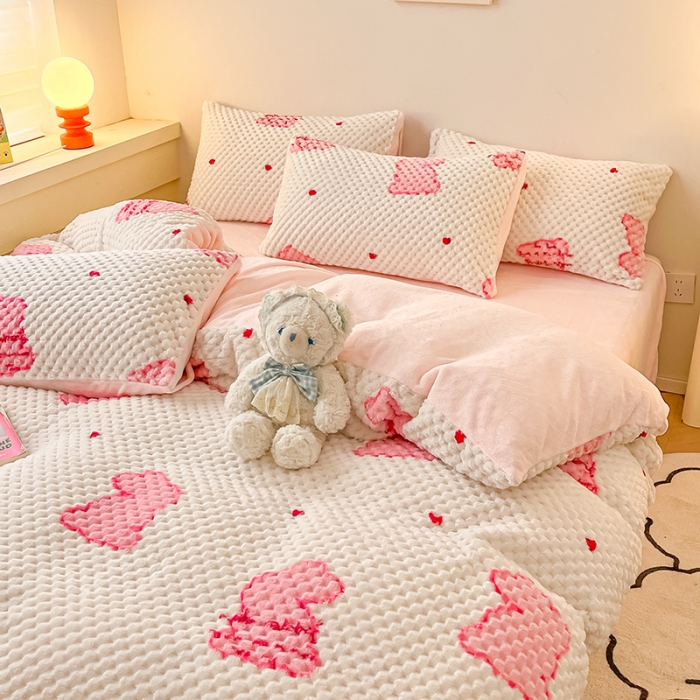 91家纺网 家纺一手货源 找家纺 澳梵家居 2023新款印花豆豆绒牛奶绒四件套 一只兔兔