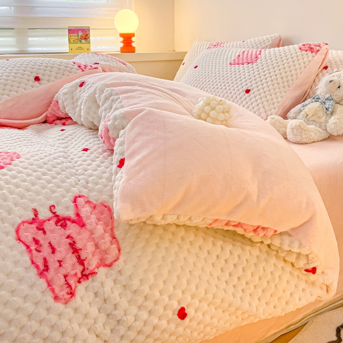 91家纺网 家纺一手货源 找家纺 澳梵家居 2023新款印花豆豆绒牛奶绒四件套 一只兔兔