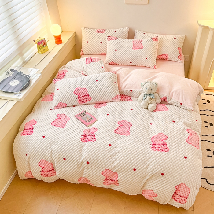 91家纺网 家纺一手货源 找家纺 澳梵家居 2023新款印花豆豆绒牛奶绒四件套 一只兔兔