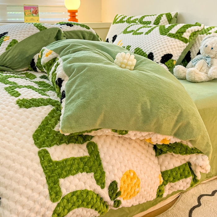 91家纺网 家纺一手货源 找家纺 澳梵家居 2023新款印花豆豆绒牛奶绒四件套 字母兔兔