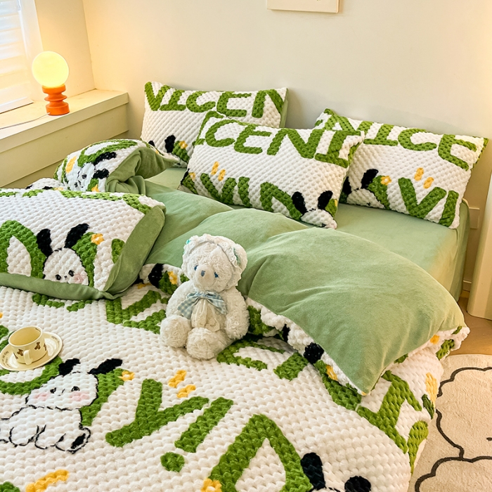 91家纺网 家纺一手货源 找家纺 澳梵家居 2023新款印花豆豆绒牛奶绒四件套 字母兔兔