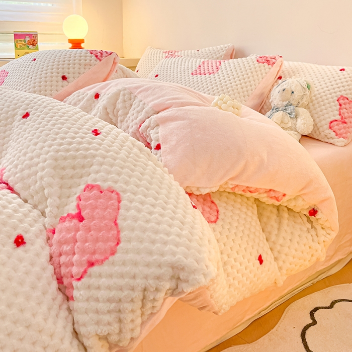 91家纺网 家纺一手货源 找家纺 澳梵家居 2023新款印花豆豆绒牛奶绒四件套 一只兔兔