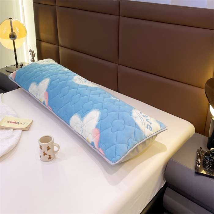 91家纺网 家纺一手货源 找家纺 梦舒羽 2025新款牛奶绒夹棉长枕套宿舍双人枕芯套 爱意浓浓