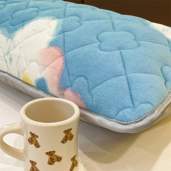 91家纺网 家纺一手货源 找家纺 梦舒羽 2025新款牛奶绒夹棉长枕套宿舍双人枕芯套 爱意浓浓