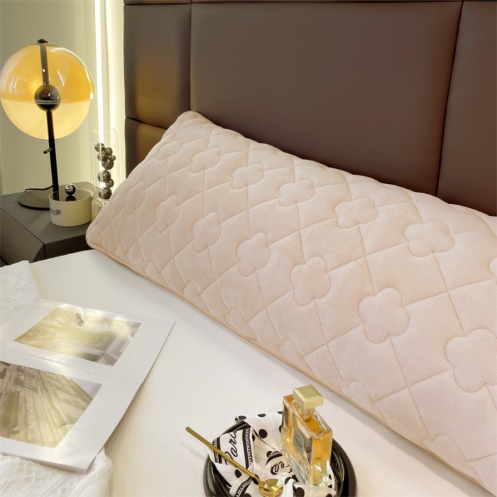 91家纺网 家纺一手货源 找家纺 梦舒羽 2025新款牛奶绒夹棉长枕套宿舍双人枕芯套 米黄