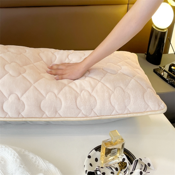 91家纺网 家纺一手货源 找家纺 梦舒羽 2025新款牛奶绒夹棉长枕套宿舍双人枕芯套 米黄